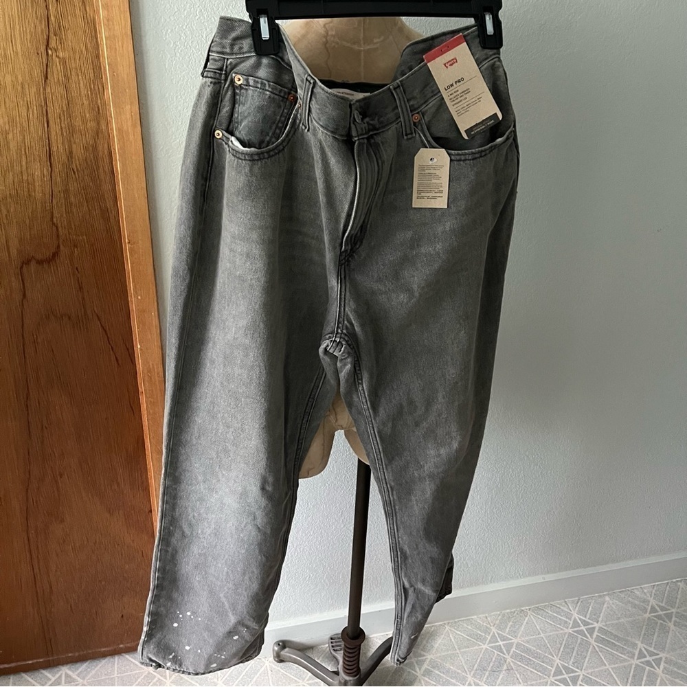 Levi's Straight Leg Jeans in Faded Gray